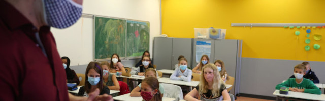 Kuidas koole koroona-ajal käigus hoida? Loe eri riikide kogemuste kohta