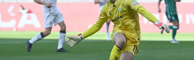 Werderi peatreener jättis lahtiseks, kas täna on väravas Backhaus või Hein