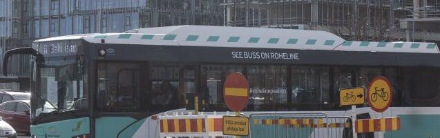 Kesklinnas on trammitrassi ehitustööde tõttu seitse uut bussipeatust, peagi on tulemas veel muutusi