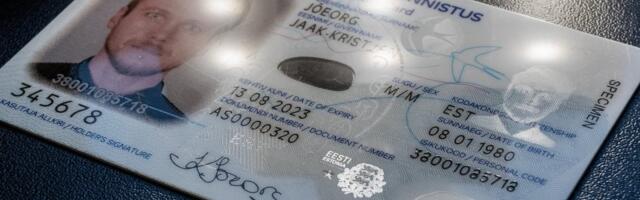 ID-KAARDI SEGADUS | Kas vanuri näpujälgi võttev politseinik aitab fotode tegemisel? „Jah“ ja „Ei“