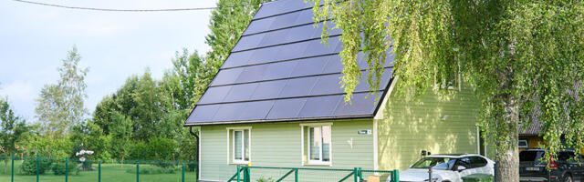 Päikesest algab sääst: kuidas paneelid aitasid Tartumaa perel energiakulud kontrolli alla saada