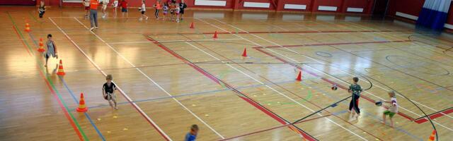 Uuring: ebamugavad kehalise kasvatuse tunnid rikuvad teismeliste huvi spordi vastu