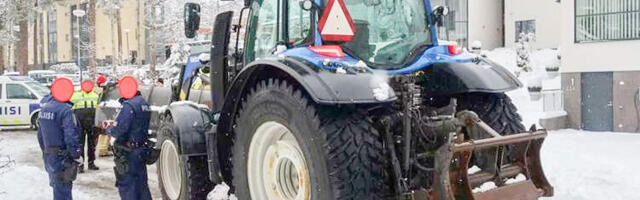 Soomes hukkus 10-aastane laps traktori rataste all – pildid kirjeldavad koledat olukorda