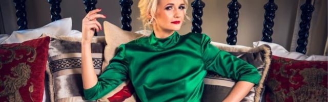 KUUM KLÕPS | Eesti seksikaim poliitik? Siret Kotka poseerib bikiinides ja sulpsab vees