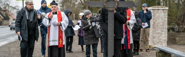 Galerii ⟩ Musta ristiga kirikulised kõndisid läbi Pärnu