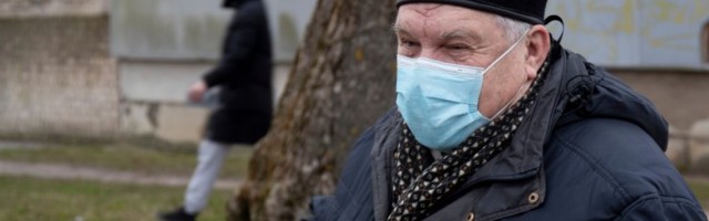 FOTOD | Sillamäe elanikud ootavad vene vaktsiini tulekut, aga COVID-19 profülaktikaks söövad küüslauku ja pesevad käsi pesuseebiga