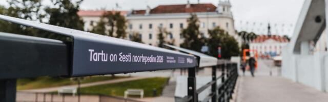Tartu Kaarsillal avati Eesti esimest noortepealinna tähistav näitus