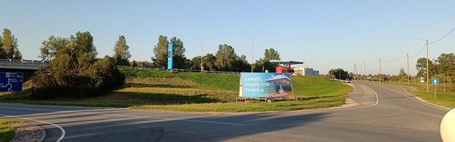 Ale­xe­la ehi­tab Kuu­sa­lu ale­vi­ku­le lä­he­ma­le li­sa­tank­la