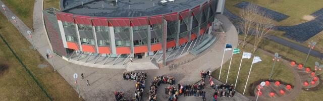 „Keel ei ole eesmärk, vaid tööriist”: mis toimub eesti keelega Ida-Virumaal ning miks mõni  seda õpib ja mõni mitte