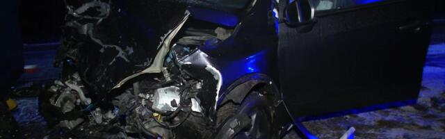 Reporter: Laupkokkupõrge Räpina maanteel, üks autodest süttis põlema