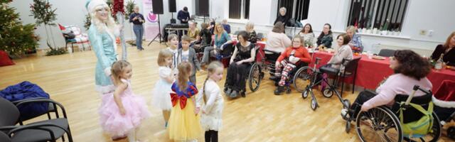 "Горизонт" побывал на предновогоднем вечере для людей с особыми потребностями