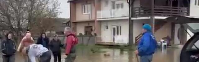 Ekipe obilaze naselja pored Jadra: Kroz Klupce u čizmama (VIDEO)