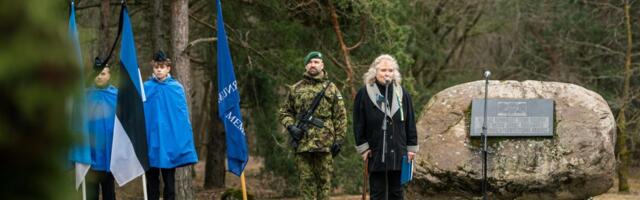 Galerii ⟩ Leinapargis süüdati küünlad märtsiküüditamise 75. aastapäeva puhul