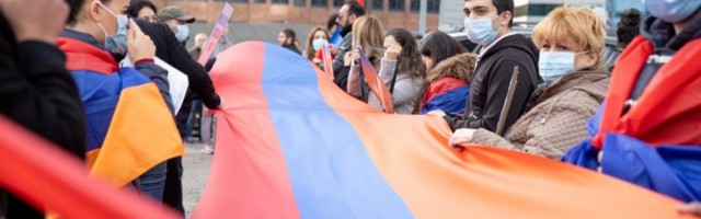 VIDEO JA FOTOD | Eesti Armeenia kogukond korraldas Tallinnas marsi, et seista rahu eest Mägi-Karabahhis