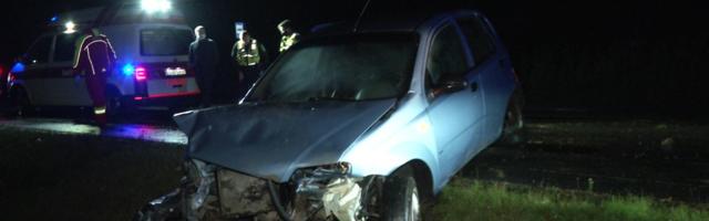 Reporter: Purupurjus mees ei suutnud Tartus autot teel hoida