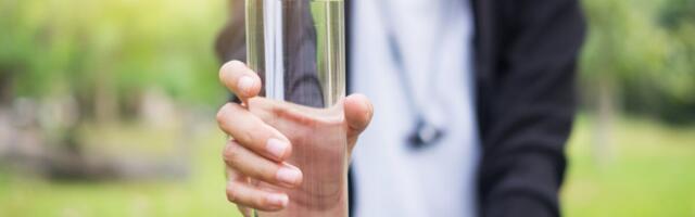 Professor: koroonahaigel võib abi olla ka pudelisse puhumisest