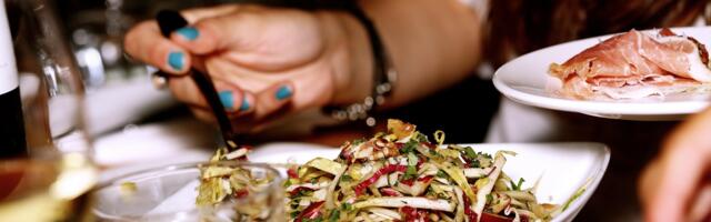 Paides tegutsev koolitoitlustaja kutsub lapsevanemaid lõunasöögile, mille hind on kaks eurot