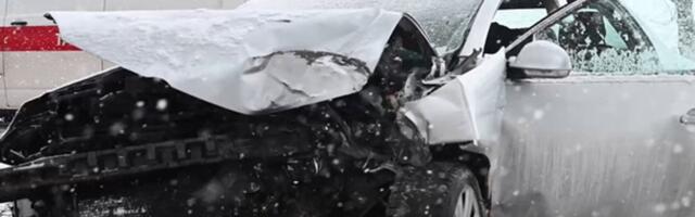 VIDEO ja FOTOD | Viljandimaal sõitis auto vastu puud, juht viidi haiglasse