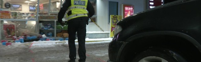 Reporter: Purjus BMW juht sõitis Tartus Kalda tee tanklapoodi