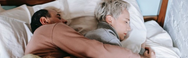 Mis asendis kallimaga magate? Teie lemmik kaisutamisasend ütleb nii mõndagi suhte kohta