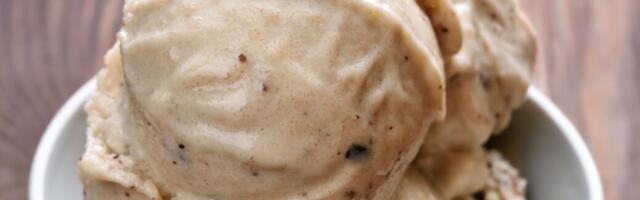 KALORIVAENE RETSEPT: ADRIANA kohvi-karamelli fitlife valgujäätis