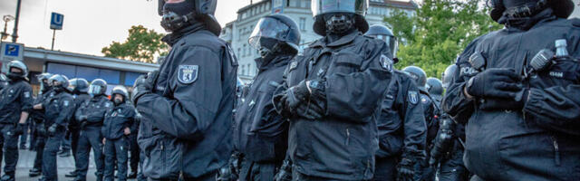 Немецкая полиция задержала восьмерых подозреваемых членов ультраправой группировки