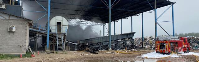 Valga vallas Londi külas põleb 300 tonni ehitusjäätmeid