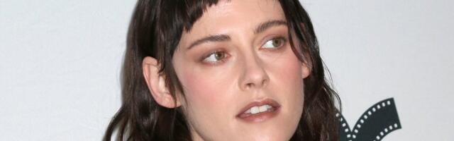 FOTOD | „Videviku“ täht Kristen Stewart astus tänavale läbipaistvas seelikus