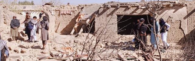 Pakistan kuulutas Afganistanile sõja, rünnates mitut linna