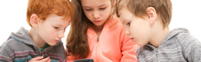 Läti keelab mobiiltelefonide kasutuse põhikoolis