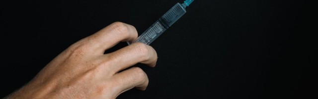 Koroonaterrorism ja idiootsus: kiirabi vallandab vaktsineerimata töötajad ja siis kurdab, et neil on raske