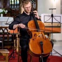 “Noor Muusik 2021” preemia laureaaditiitli pälvis tšellist Theodor Sink