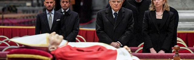 Benedictus XVI maetakse neljapäeval