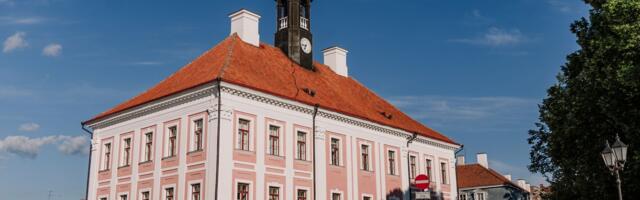 Laupäeval piiratakse Tartu raekoja taga parkimist