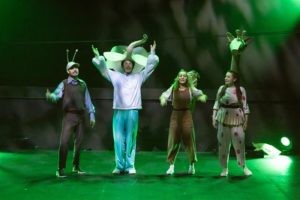 Kiri ja keel uperpallitavad teatris