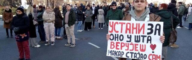 Počela „fizička blokada Zemuna“: Kontejnerima i ogradama zagrađene ulice beogradske opštine