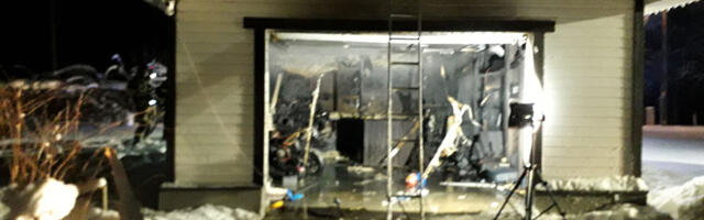 PILDID: Jõgeva vallas põles garaaž