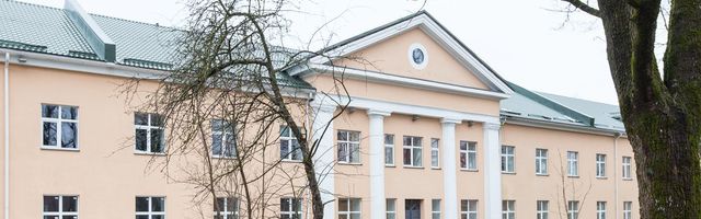 Hallitusseened rikkusid koliva Jõhvi põhikooli asenduspinna