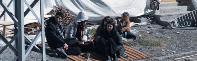 REPORTAAŽ | „Ei mingit inimväärikust.“ Türgi linn peab valitsuse abita end ise rusudest välja kaevama