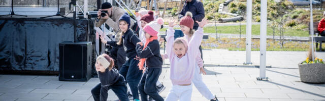 GALERII > Kärdla päeva tähistas melu keskväljakul