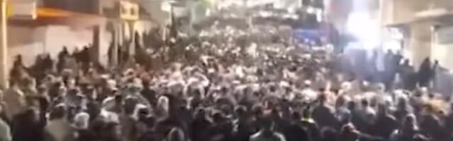 VIDEOD | Meeleavaldajad vallutavad Iraanis linnu ja sunnivad politsei taganema. Protestid on kasvanud rahvaülestõusuks