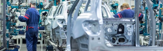 Soome Mercedese-tehas peatas töö