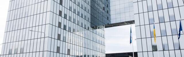 Keset kärpeajastut saavad kolm kantslerit 150 000 euro eest istumise alla võimsad ametiautod
