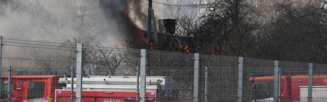 VIDEO JA FOTOD | Tallinna lennujaama juures põleb mahajäetud maja. Taevasse on kerkinud suur tossupilv