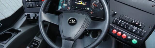 В Ыйсмяэ автобус по непонятной причине отклонился на встречную полосу и задел два автомобиля