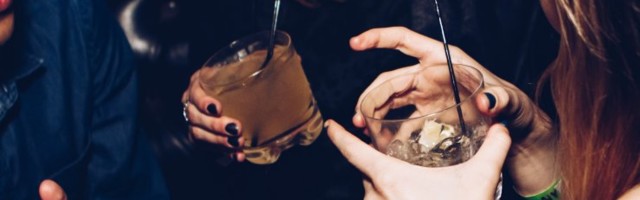 10 põhjust, miks kuldses keskeas naised oma abikaasasid petavad