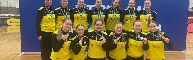 Viljandi võrkpallitüdrukud võitsid kuldse karika