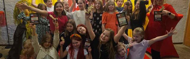 Kol­ga algk­las­si­de näi­tet­rupp või­tis  Har­ju koo­li­teat­ri­te fes­ti­va­li Gand Prix´