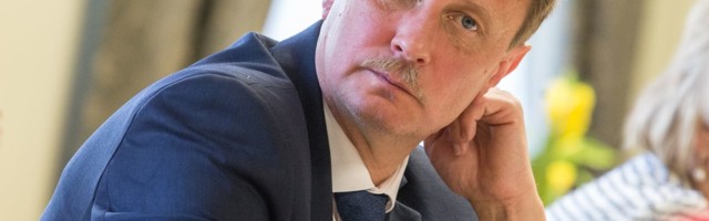 Jõhvis umbusalduse ohtu sattunud Max Kaur pakkus Eduard Eastile ametit
