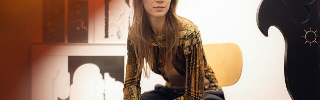 „Mind kõnetab see, mis inimestest maha jääb – kasvõi pudipadi taskupõhjast.“ Eesti esimese naiskunstniku preemia pälvis Anna Mari Liivrand